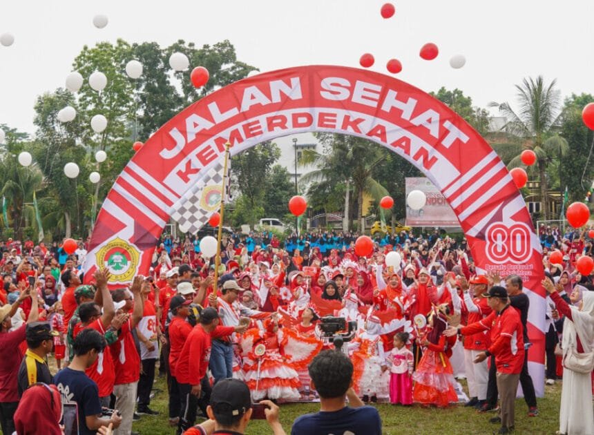 DPD LDII Kota Samarinda Rayakan HUT ke-80 RI dengan Jalan Sehat dan Aksi Peduli Lingkungan