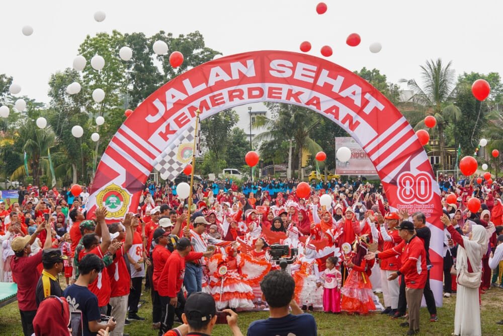 DPD LDII Kota Samarinda Rayakan HUT ke-80 RI dengan Jalan Sehat dan Aksi Peduli Lingkungan