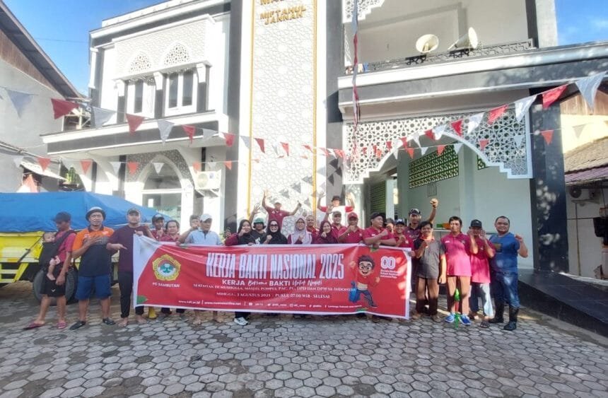 Camat Dampingi PC LDII Sambutan Kerja Bakti. Camat :  “Kegiatan positif, dan bisa langsung dirasakan Masyarakat”